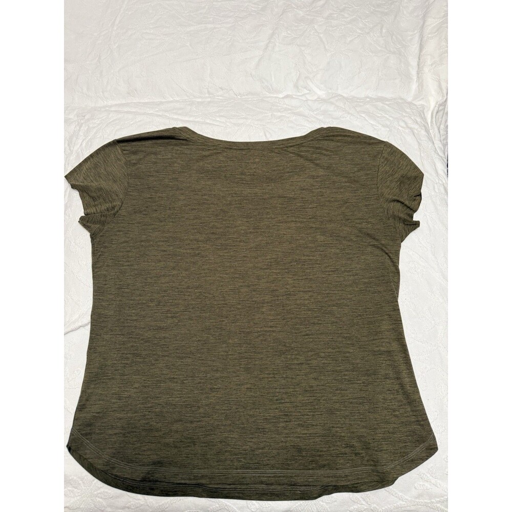 NWOT Vuori Strato Performance Pocket Tee L Olive Green Athleisure Minimalist Lux - Picture 9 of 9